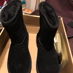 Girls youth size 5 uggs